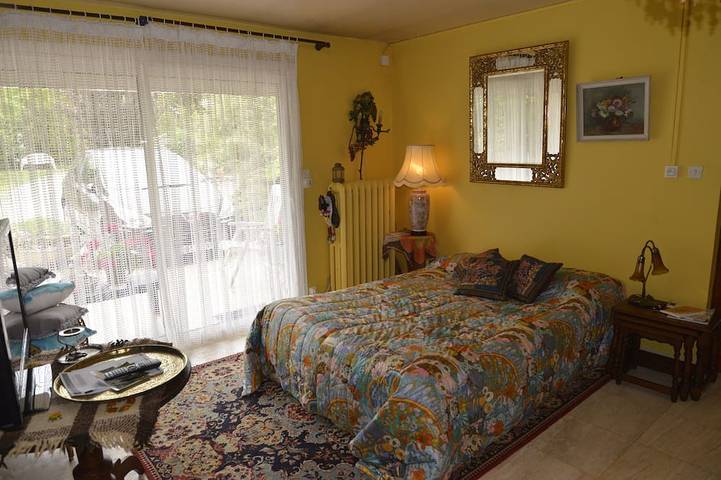 Gîte pour 2 personnes, avec jardin et terrasse à Ambarès-et-Lagrave - 2