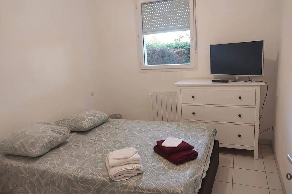 Appartement entier, Appartement 'Proche Bordeaux' avec piscine partagée, terrasse privée et Wi-Fi in Saint-André-de-Cubzac, Région de Blaye