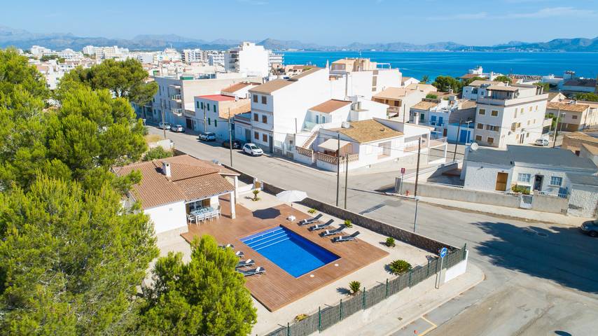 Villa für 8 Personen, mit Terrasse