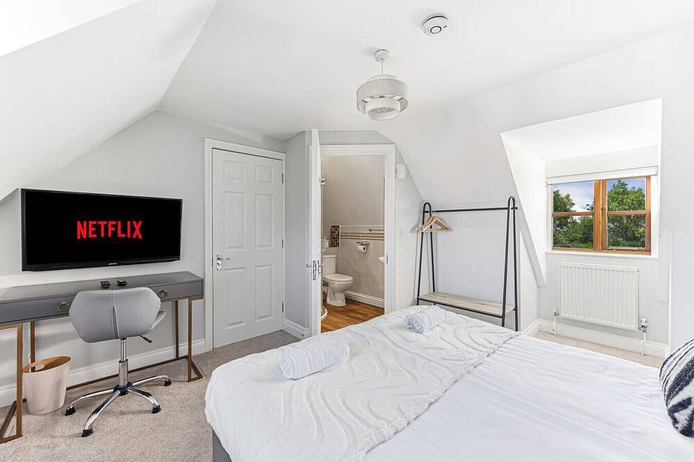 Loughton House • Prime Location • Driveway Parking • Smart Tvs • Super-Fast Wifi • Yoko Property in Milton Keynes, Südostengland