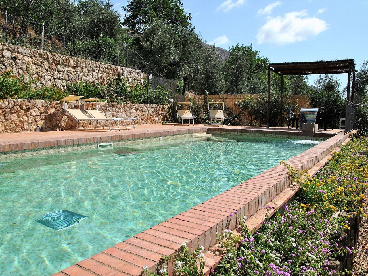 Doppelhaushälfte mit Gemeinschaftspool in Itri, Latina Province