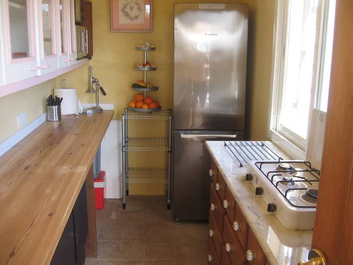 Apartamento entero, Apartamento 'Roca' con vistas al mar, Wi-Fi y aire acondicionado in Estepona, Costa del Sol
