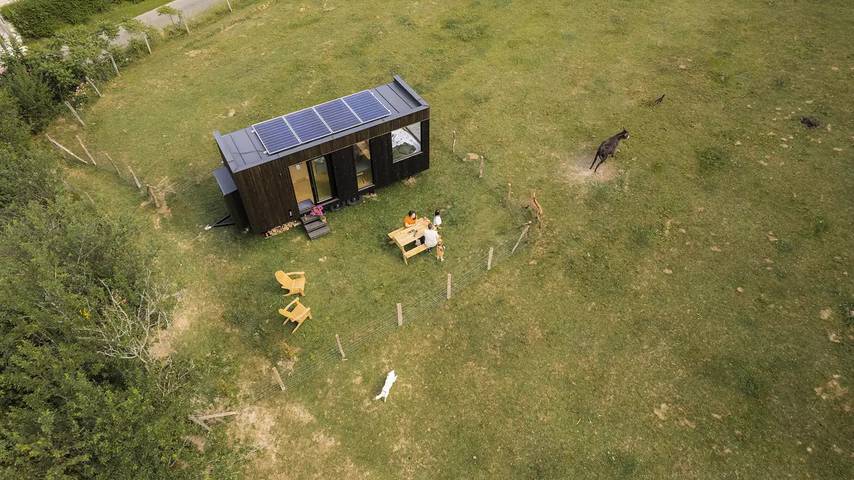 Ganze Wohnung, Kleines Haus umgeben von Tieren im Jura in Les Hays, Jura
