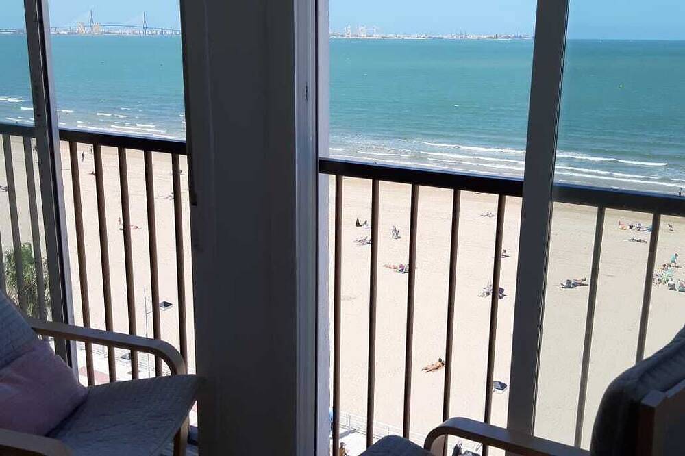 Apartamento entero, Lujoso apartamentos frente al mar, Cádiz. Preciosas vistas a un paso de la playa in Valdelagrana, El Puerto de Santa María