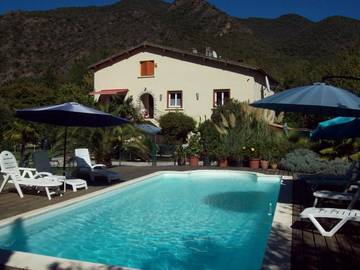 Chambre d’hôte pour 2 personnes, avec jardin ainsi que vue et piscine à Belvianes-et-Cavirac