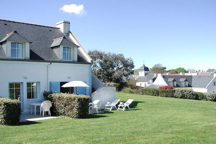 Holiday home for 5 people, with pool and terrace as well as garden and hot tub - 1