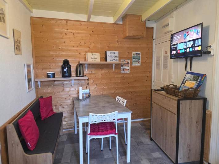 Location de vacances pour 2 personnes, avec terrasse et vue, animaux acceptés à Aydat - 2