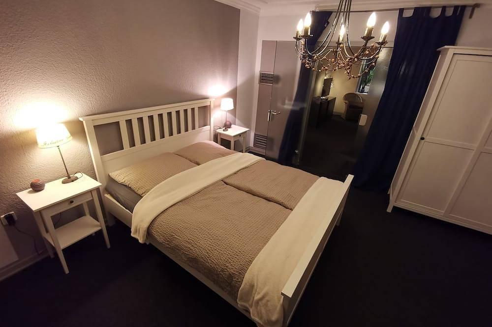 Ganze Wohnung, Großzügige Wohnung mit Terrasse (101 qm.)  stadtnah (3 Min S-Bahn) im Grünen in Köln, Rheinland