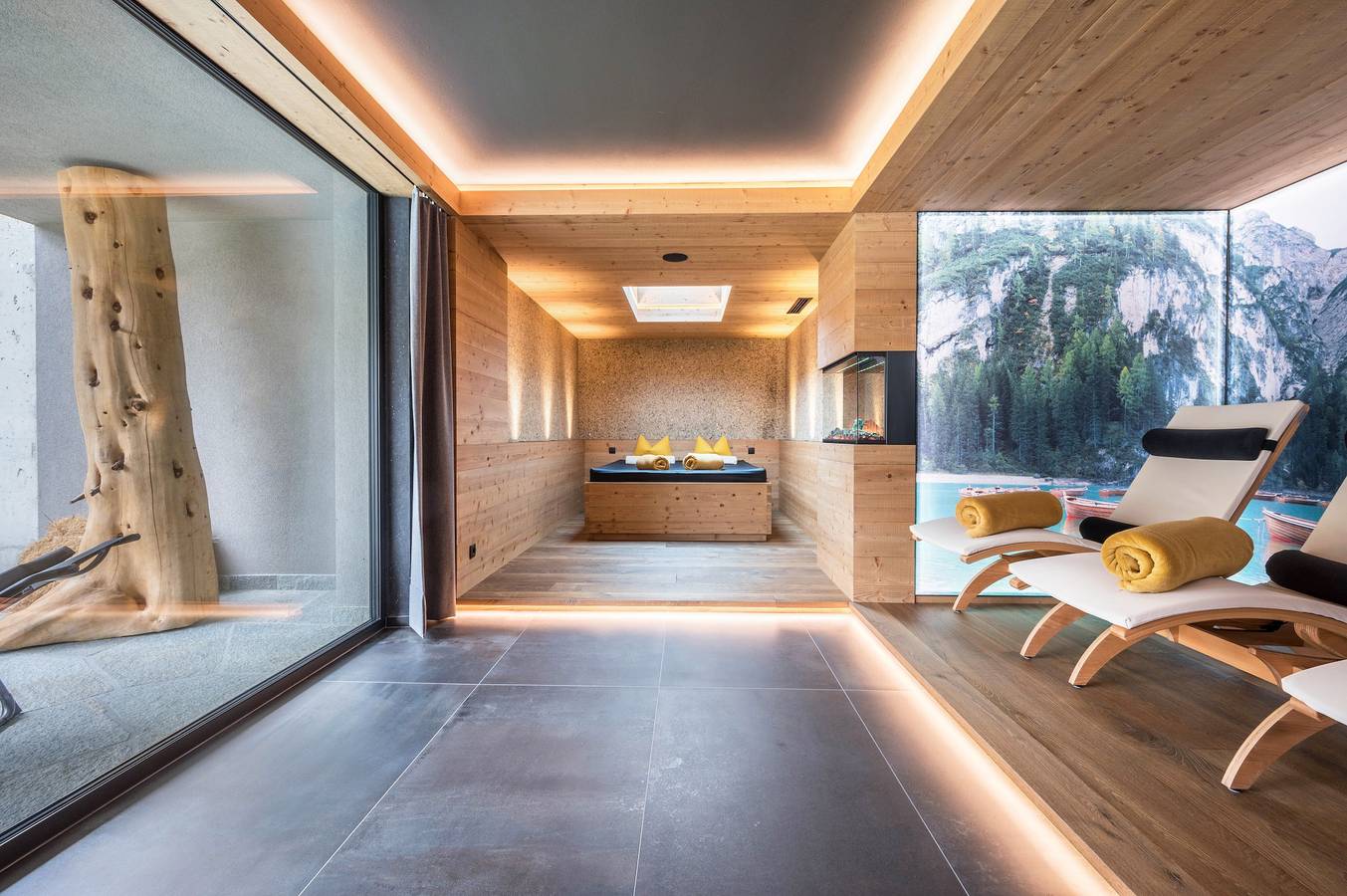 Ganze Wohnung, Ferienwohnung "Waidacherhof Alm" mit Bergblick, Balkon & Wlan in Pragser Wildsee, Prags