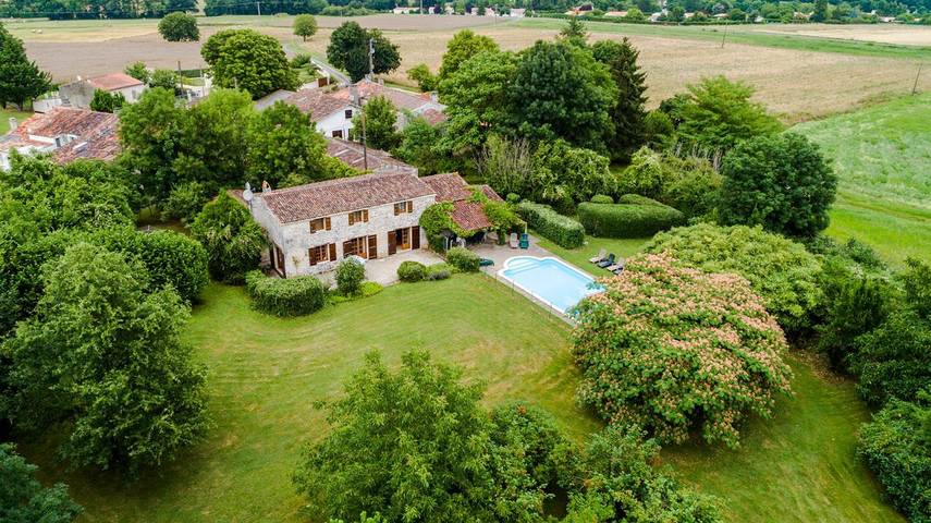 Location de vacances pour 6 personnes, avec Jardin et Piscine à Rétaud
