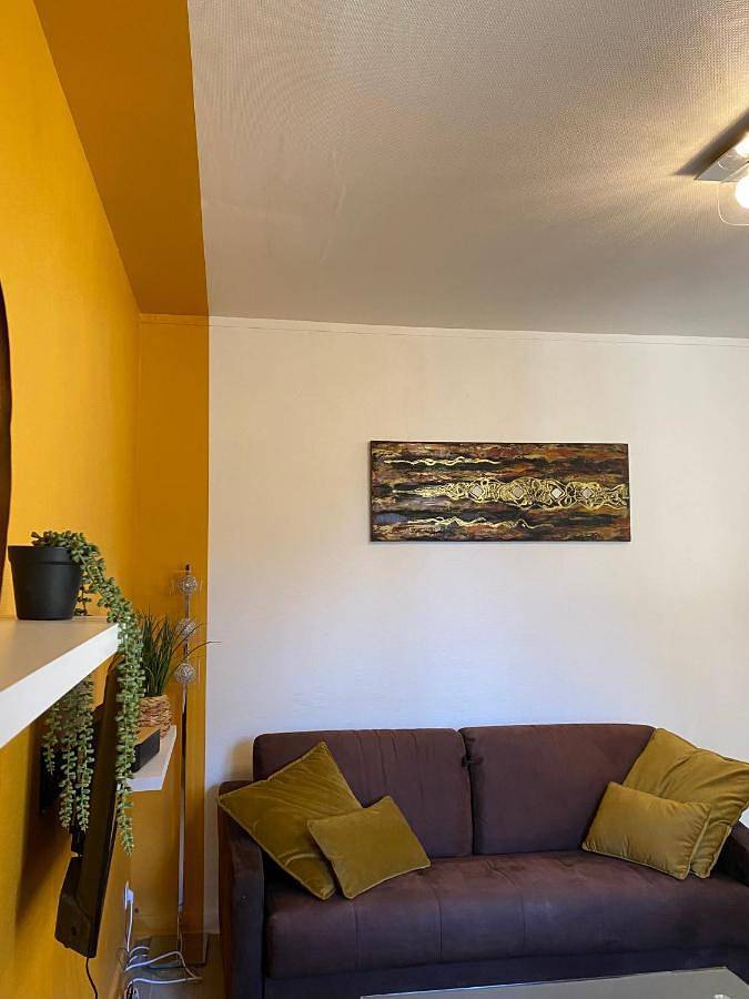 Appartement entier, Two-Bedroom Apartment in Saint-Amand-en-Puisaye, Nièvre