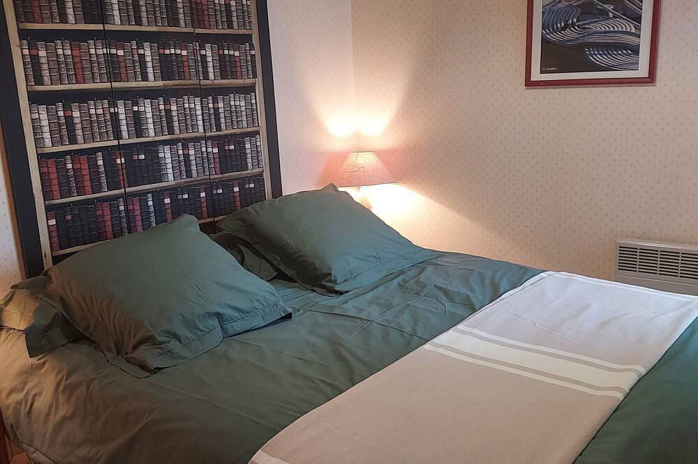 Appartement entier, Appartement en Duplex de 52m2  pouvant accueillir de 2 à 4 personnes in Saint-Quay-Portrieux, Côte de Goëlo