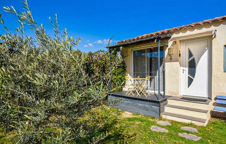 Location de vacances pour 2 personnes, avec piscine ainsi que terrasse et jardin à Taillades