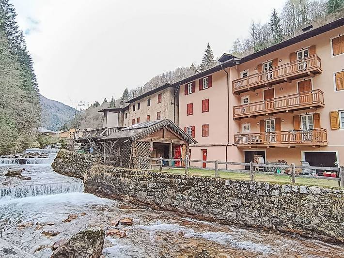 Gîte pour 7 personnes, avec jardin à Rabbi