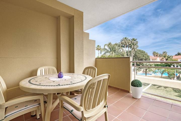 Apartamento entero, Apartamento 'Denia Clemenvilla' con piscina compartida, Wi-Fi y aire acondicionado. in Las Marinas, Dénia