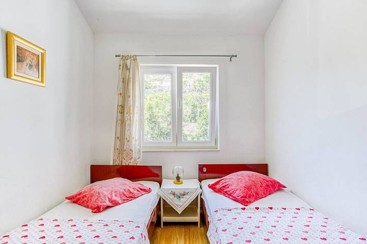 Ganze Wohnung, Reizvolle Ferienwohnung am Meer in Stomorska, Solta