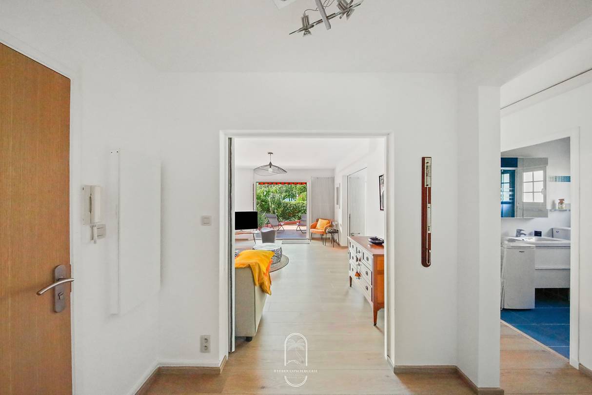 Entire holiday apartment, Charmant Rdj T3 en Bord de Mer Carqueiranne in Carqueiranne, Parc national Port-Cros