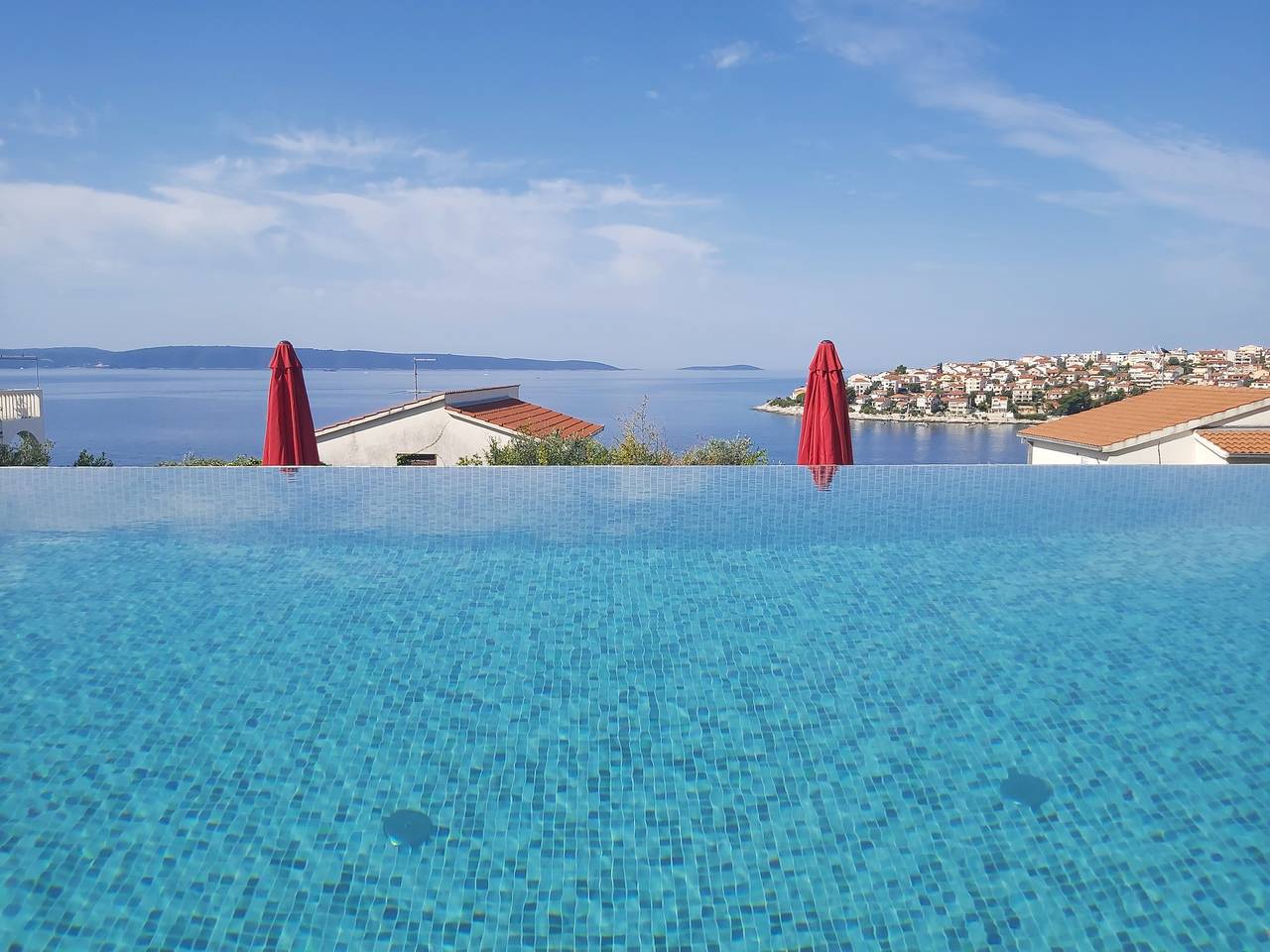 Geheel appartement, Heated infinity pool, family apartment with panoramic sea view a1 in Okrug Gornji, Čiovo
