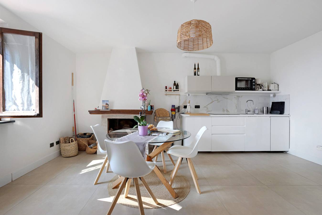 Entire apartment, Apartment 'Glicine' with Sea View, Wi-Fi and Air Conditioning in Masignano, Arcola Municipality