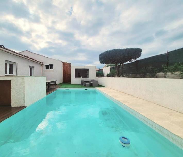 Maison de vacances pour 4 personnes, avec Terrasse et Jardin ainsi que Piscine et Vue à Péret