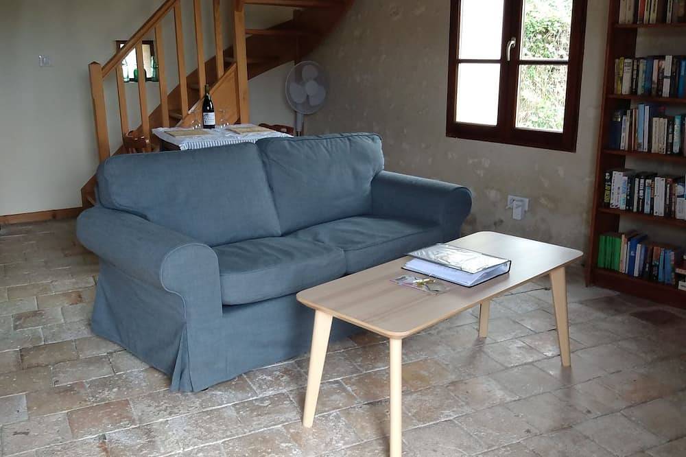 Maison modernisée d'une chambre au coeur de la campagne tourangelle in Charnizay, Région de Loches