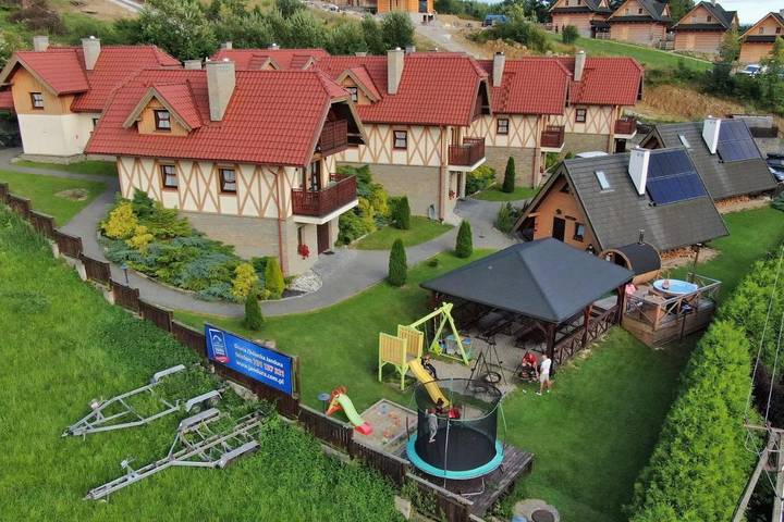 Domek letniskowy dla 4 osób, z Balkon i Taras oraz Jacuzzi i Ogród w Jezioro Czorsztyńskie