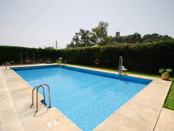 Lägenhet för 5 Personer, med havsutsikt samt terass och pool i Fuengirola