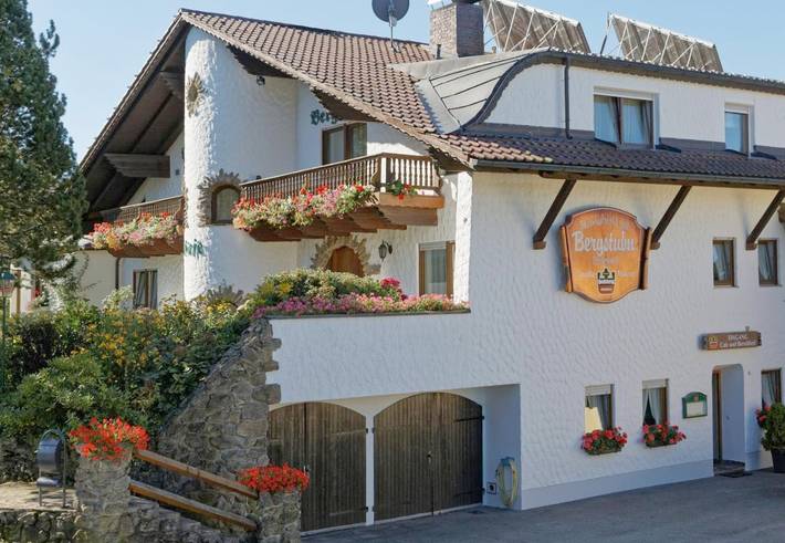 Ferienhaus, mit Balkon und Terrasse sowie Garten und Sauna in Saldenburg - 3