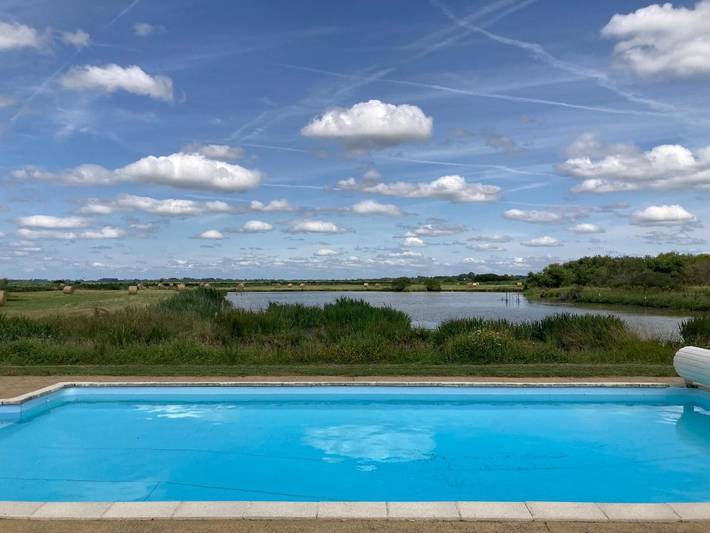 Maison de campagne pour 4 personnes, avec Terrasse et Jardin ainsi que Piscine et Vue à Bois-de-Céné