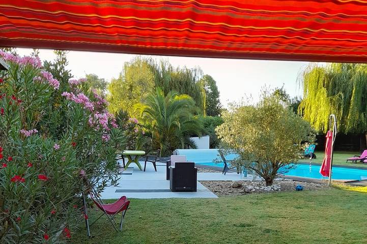 Maison d’hôte pour 2 personnes, avec piscine et jardin à Médis