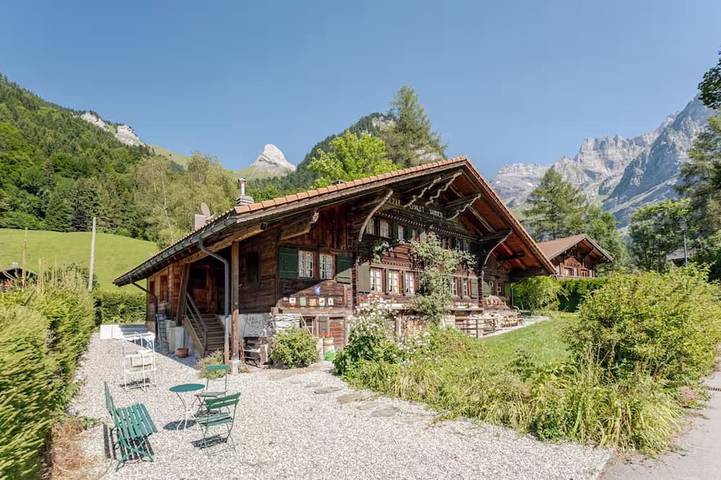 Gîte pour 7 personnes, avec Jacuzzi ainsi que Terrasse et Jardin à Bex