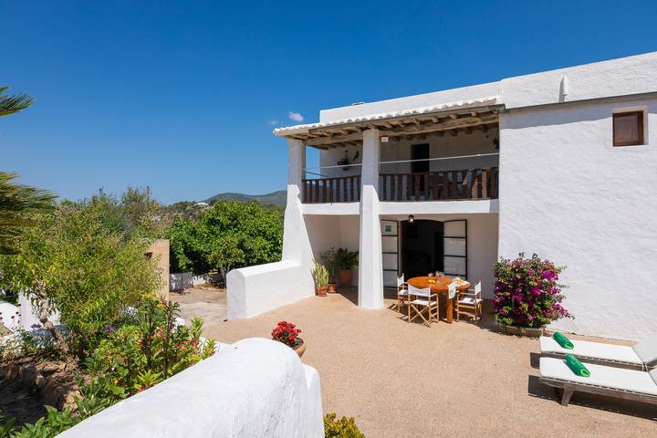 Villa pour 6 personnes avec terrasse in Sant Carles de Peralta, Santa Eulària des Riu