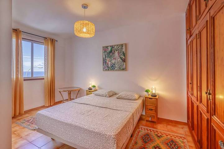 Ganze Wohnung, Oceanview Retreat / 100m to Beach + Sunset Terrace + Ensuite in San Marcos, Teneriffa Nord