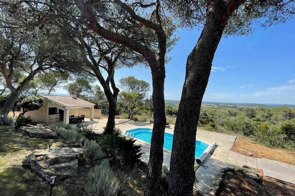 Villa moderne - 5 chambres, dans le village d'Uchaux - piscine privée et vue imprenable in Uchaux, Vaucluse
