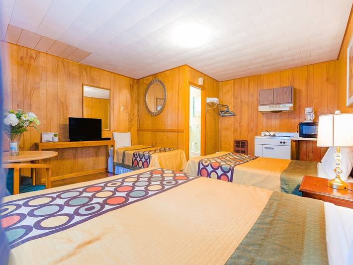 Apartamento entero, Sala de estar | Cocina | 2 camas tamaño queen | Cama plegable in Conneaut Lakeshore, Condado de Crawford (PA)