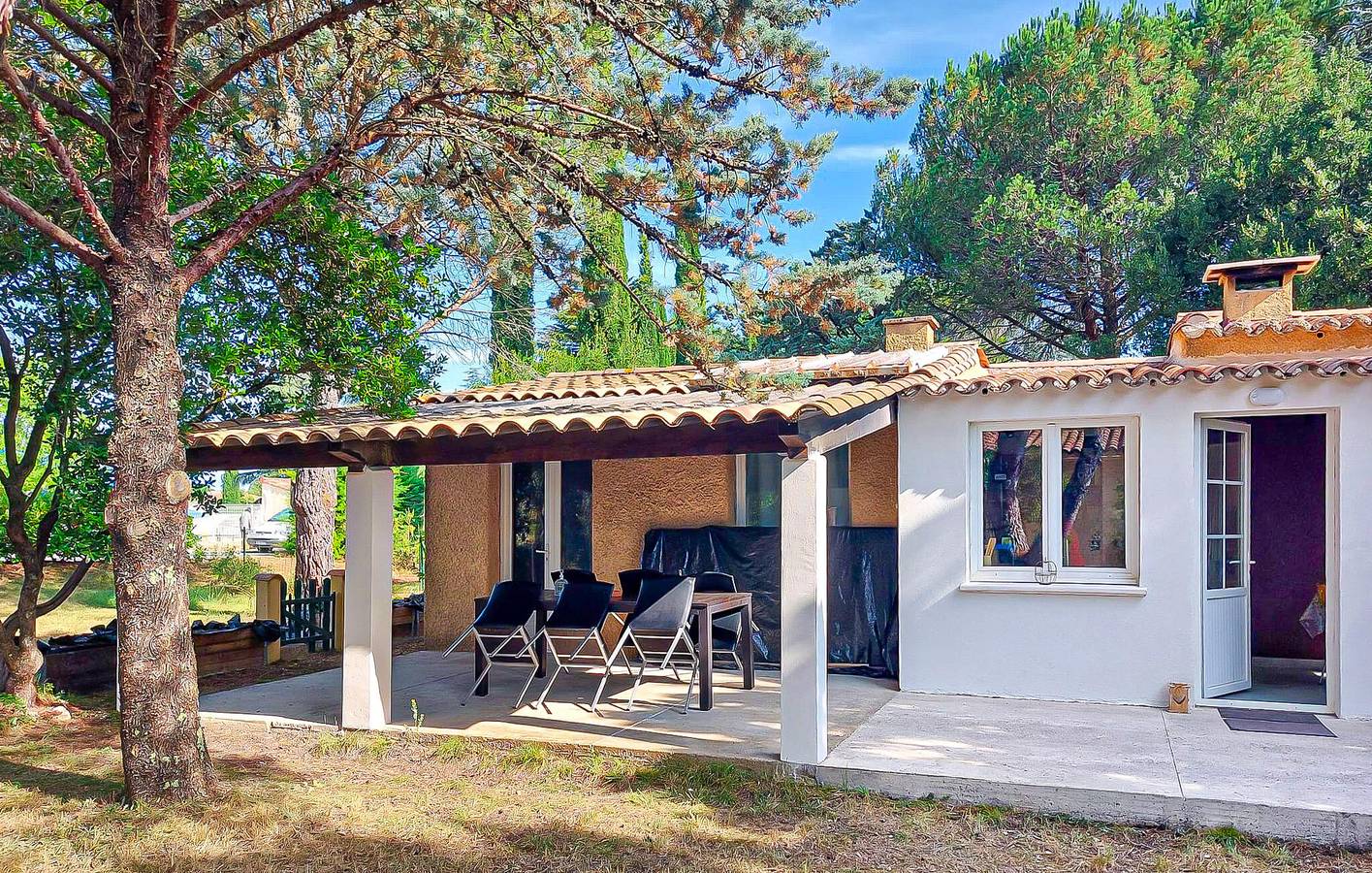 Appartement confortable avec Wi-Fi, lave-linge, climatisation et parking à Méjannes-le-Clap in Méjannes-le-Clap, Région d'Alès