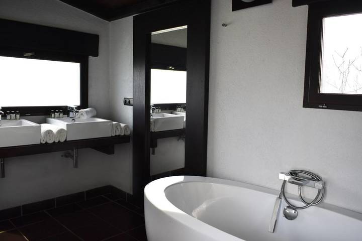 Hôtel pour 2 personnes, avec vue et jardin dans Bac du sauvage - 4