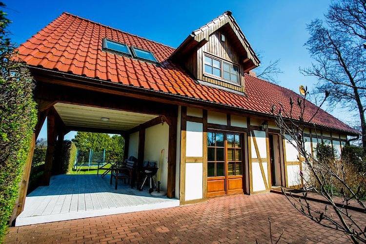 Komfortable Ferienvilla mit Terrasse und Garten in Krokowa