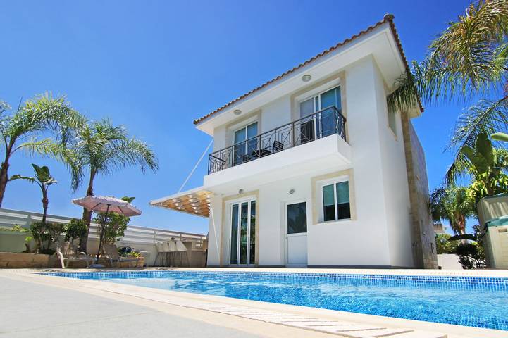 Villa für 6 Personen, mit Pool und Balkon sowie Garten - 1