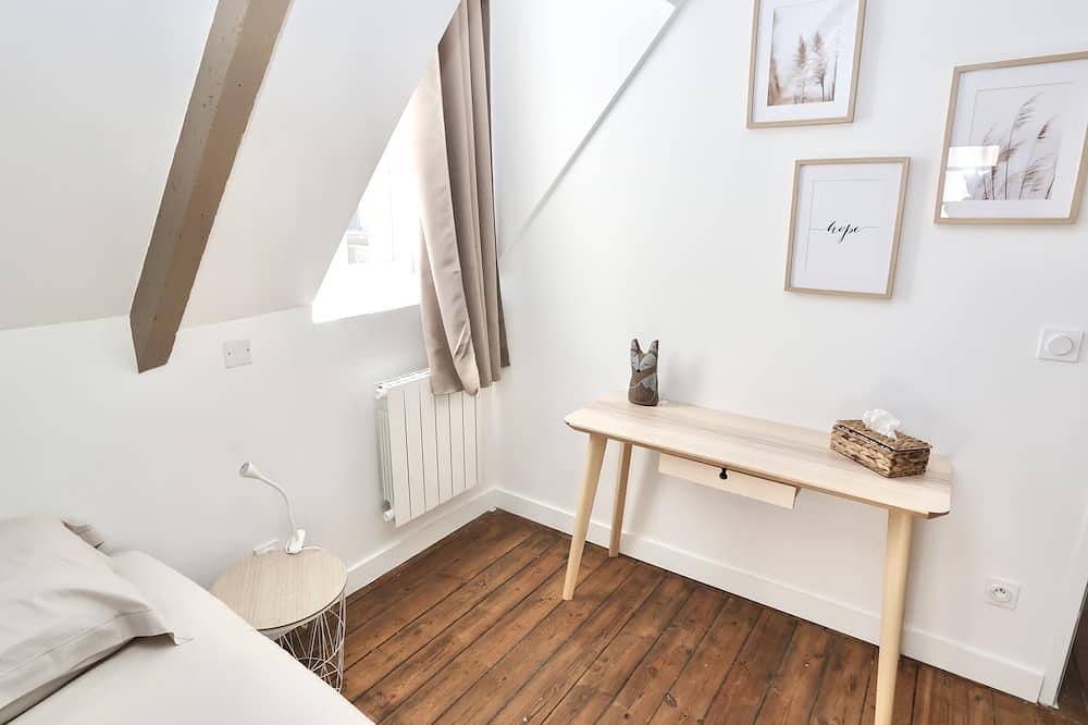 Apartamento entero, Napoléon Gare 7 ★ T2 ★ Dernier Etage ★ Bylocly in Pontivy, Pontivy region