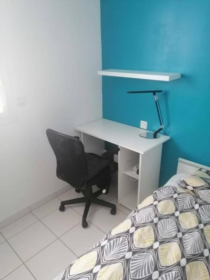 Gîte pour 2 personnes, avec Terrasse et Jardin ainsi que Piscine et Vue à Montours