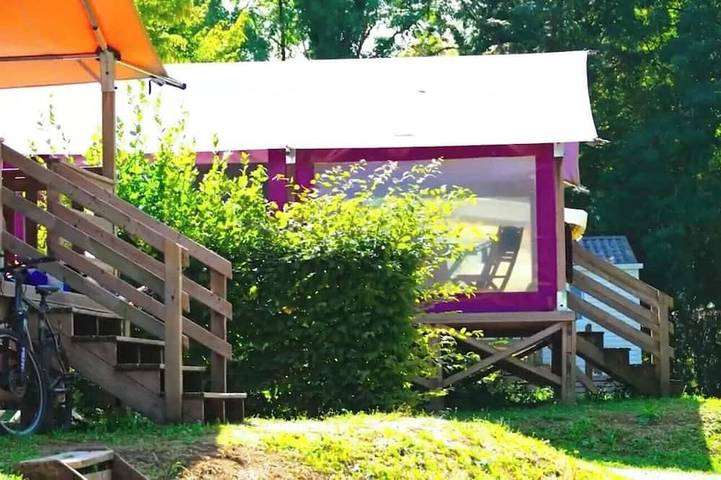 Zecamping 3* familial piscine accès direct plage locatif 22m2 4 pers in Clairvaux-les-Lacs, Französischer Jura