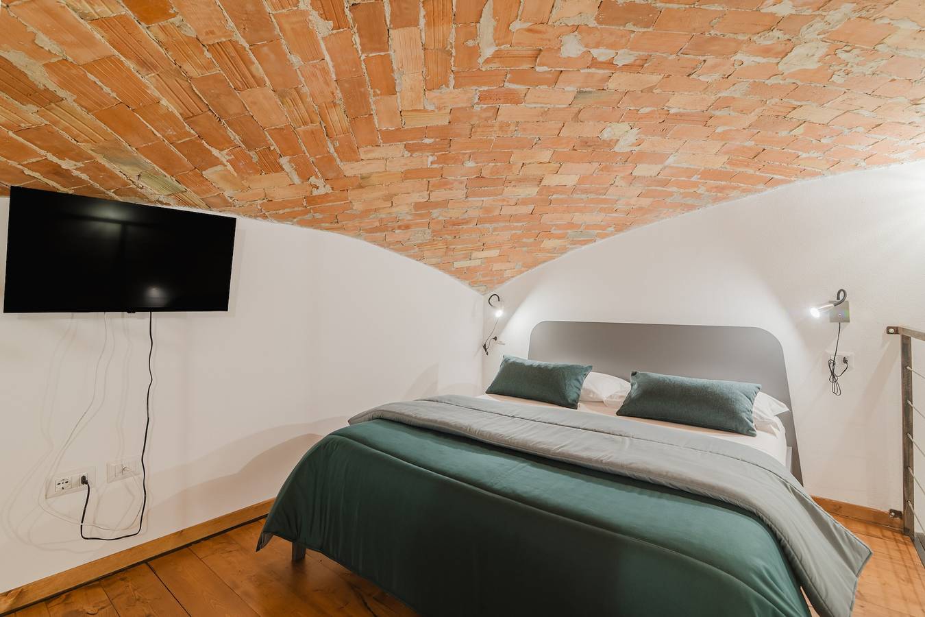 Komfortables Dreibettzimmer mit privatem Innenhof und Klimaanlage in Calangianus, Olbia-Tempio