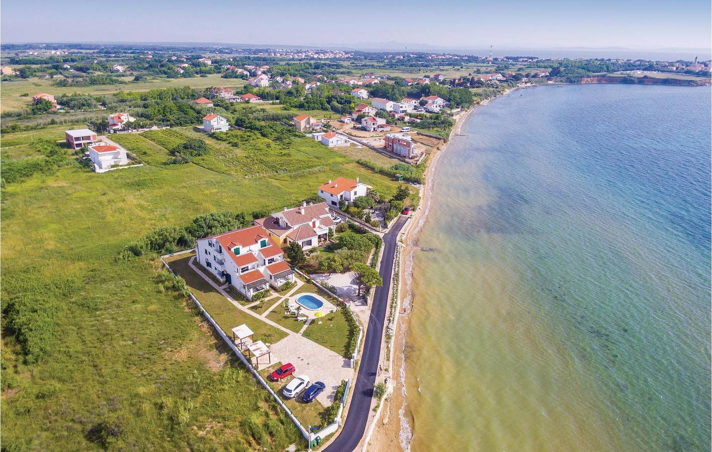 Geheel vakantieappartement, Vakantieappartement voor 7 personen met tuin in Privlaka, Zadar