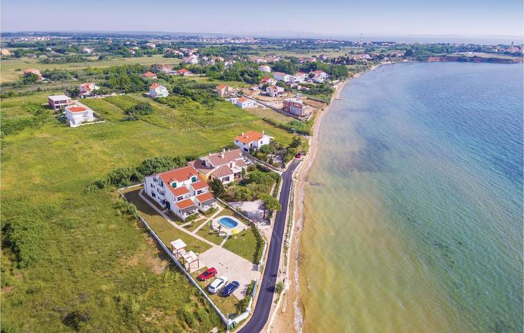 Ferienwohnung für 7 Personen, mit Pool und Terrasse sowie Garten in Privlaka - 2