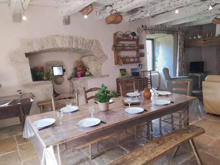 Gîte pour 8 personnes, avec jardin, animaux acceptés à Saint-Georges-de-Lévéjac - 4