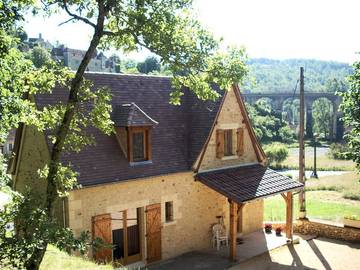 Gîte pour 6 personnes, avec terrasse ainsi que jardin et jacuzzi à Mauzens-et-Miremont