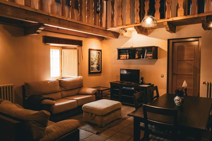 Casa rural para 6 personas, con jardín y vistas, Se admiten mascotas en Carrocera - 2