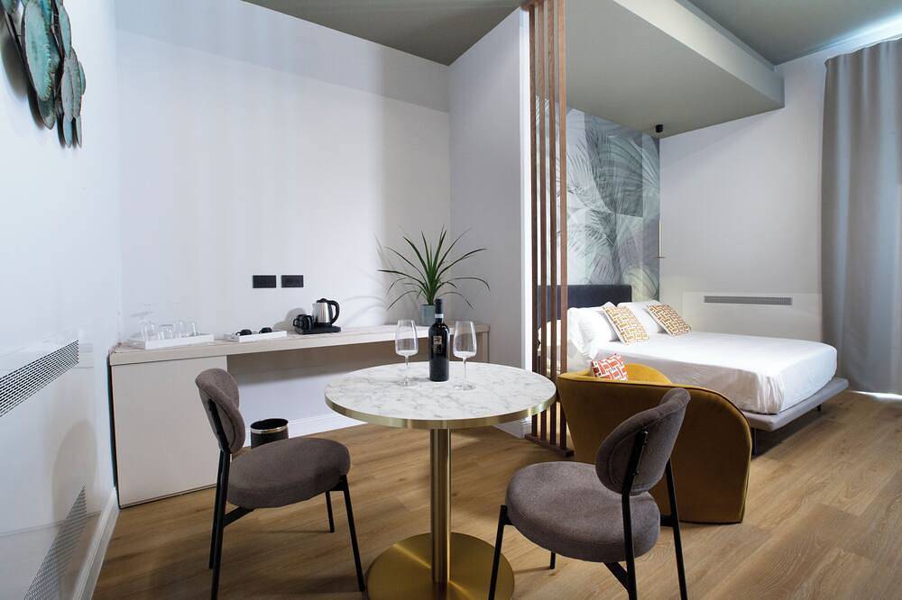 Vesuvius Palace Aparthotel - Suite Jupiter in Ercolano, Vesuvio National Park