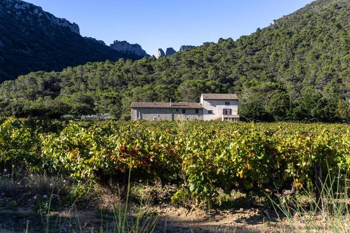 Gîte pour 6 personnes, avec vue ainsi que jardin et piscine à Lafare